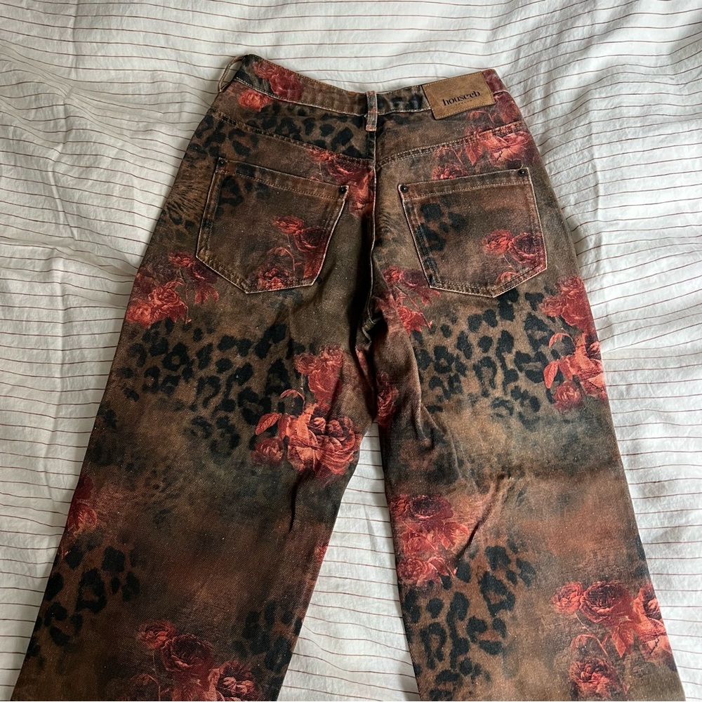 House of CB SAMIA Floral Printed Jeans - Picture 4 of 4